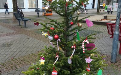 Tannenbaum-Schmückaktion in der Innenstadt